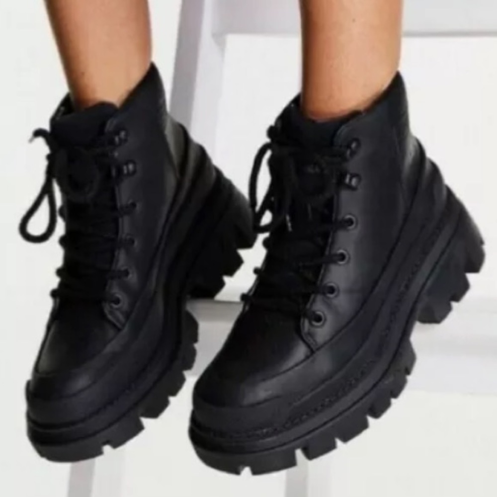 Caterpillar boots